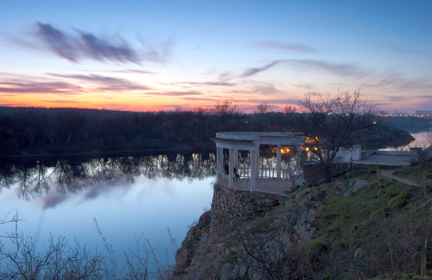 Національний бренд Берліну, четверо в одній спальні та виставка неошаманізму: чим зайнятись у Запоріжжі цієї п’ятниці