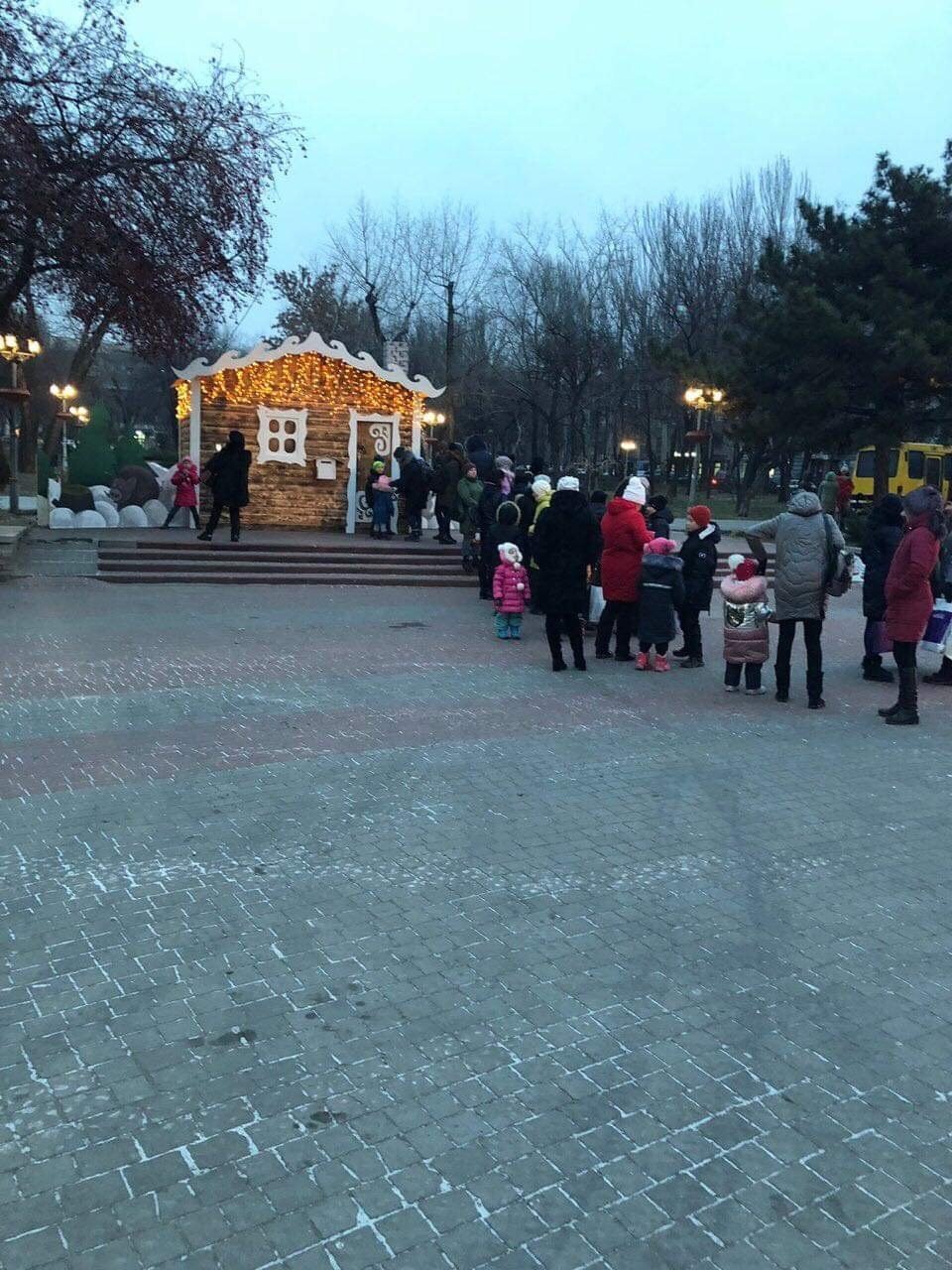 У Запоріжжі розпочалось свято з нагоди урочистого відкриття головної ялинки міста