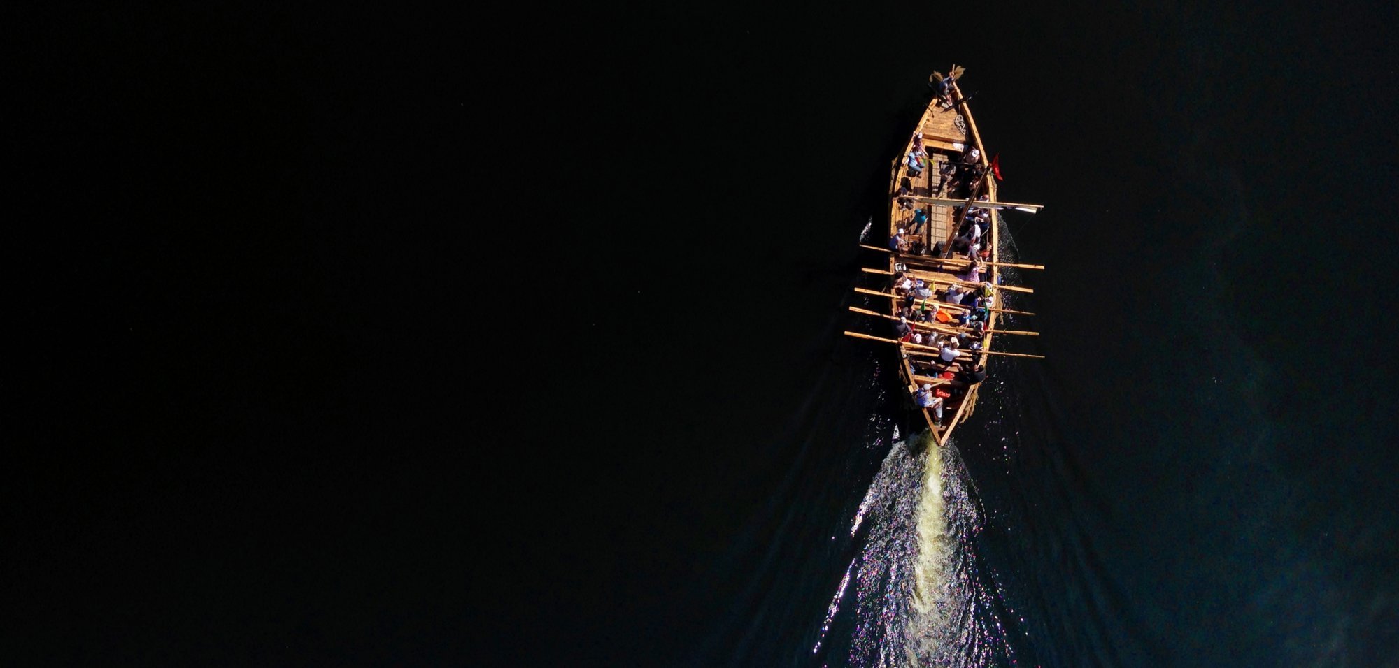 Тур-продукт:Екскурсія по Дніпру на козацькому човні "Чайка"