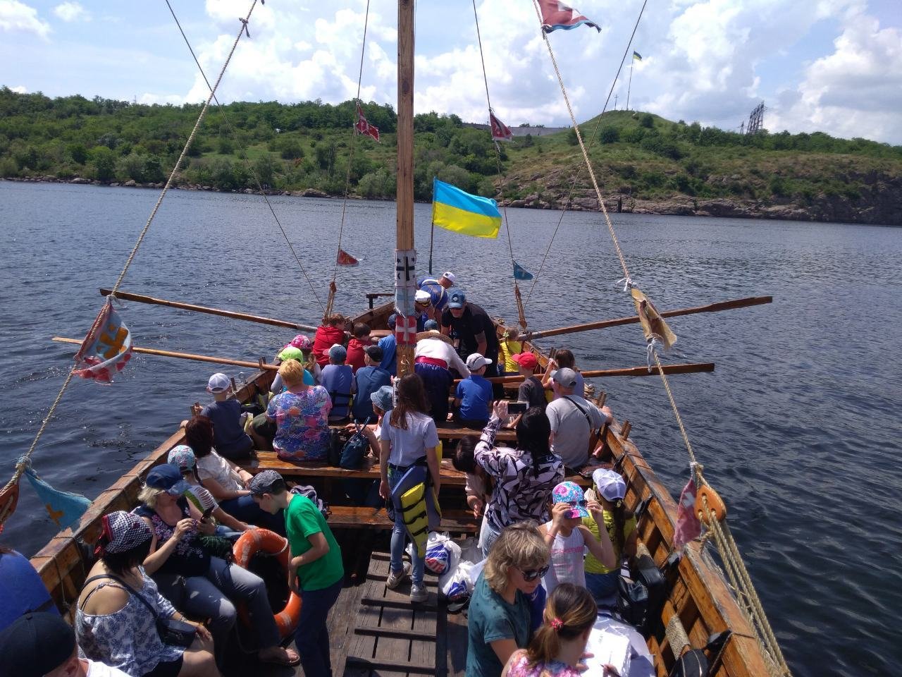 Екскурсія по Діпру на козацькій "Чайці" (відео)