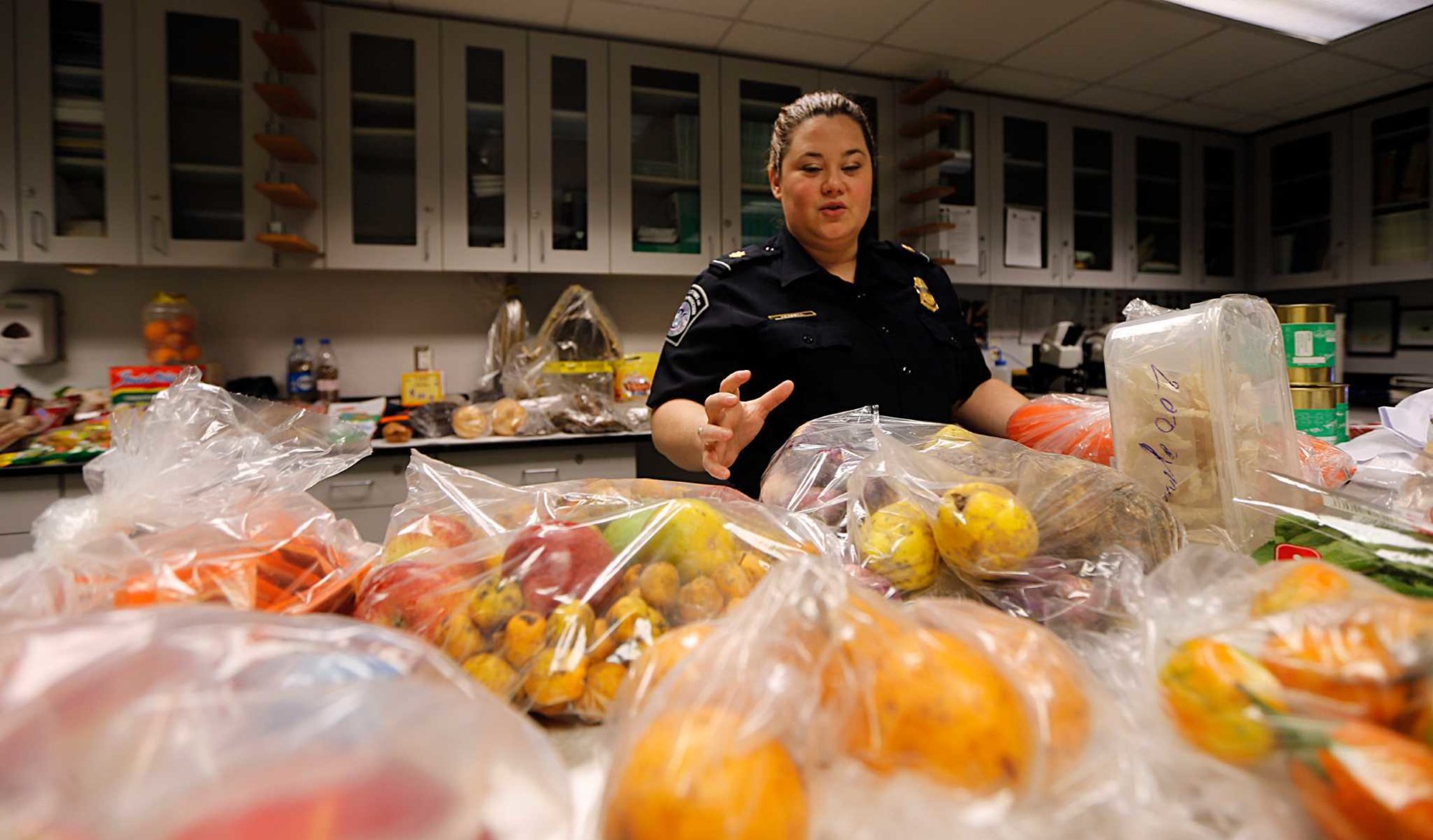 20+ продуктів через які вас можуть затримати на кордоні (інфографіка)