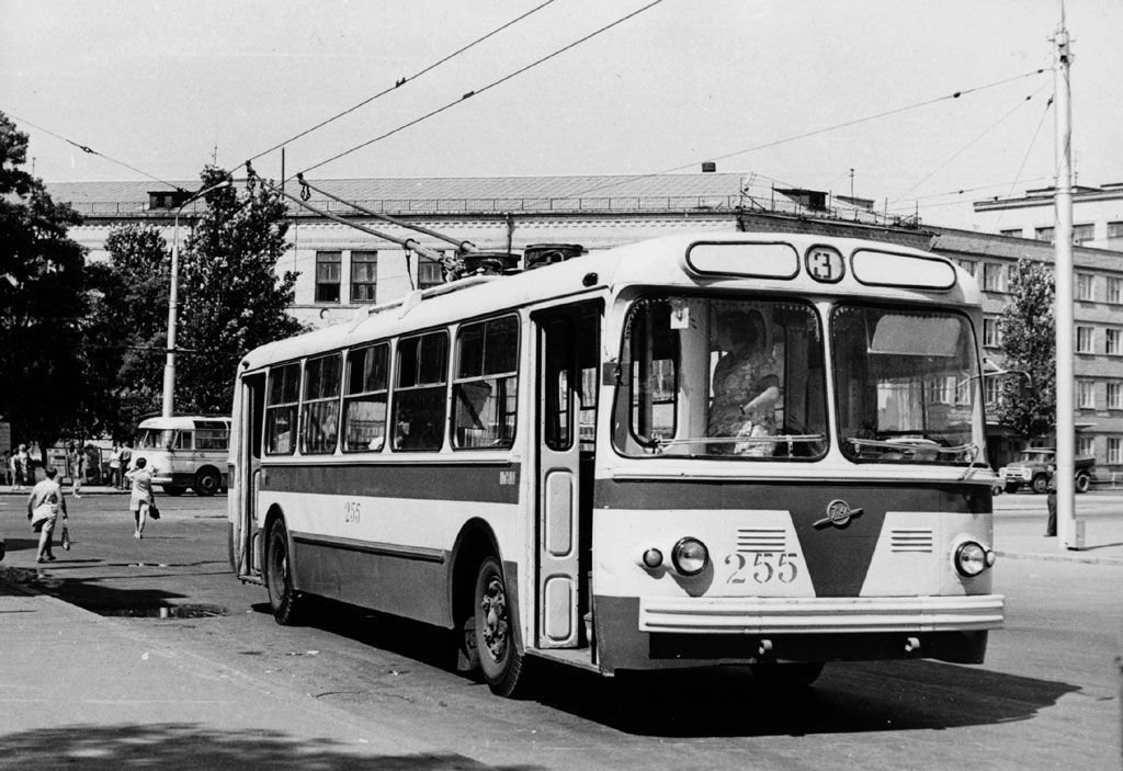 Ретро Запоріжжя: перший тролейбус (відео)