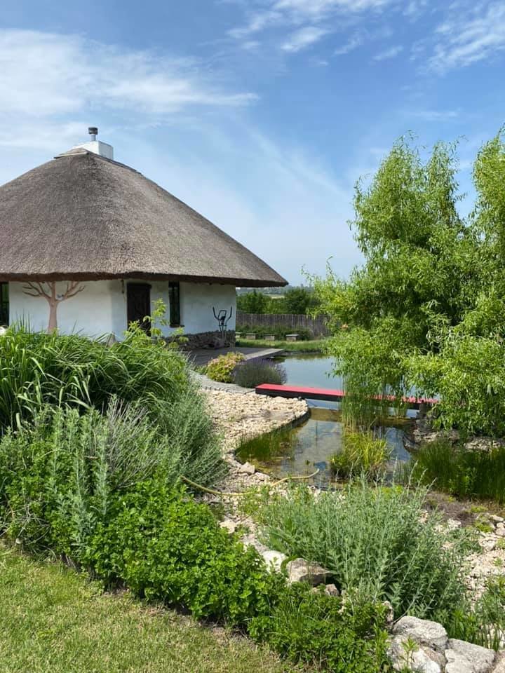 Виноробня Villa Del Vino. Екскурсії, дегустації вина і частування від крафтових виробників