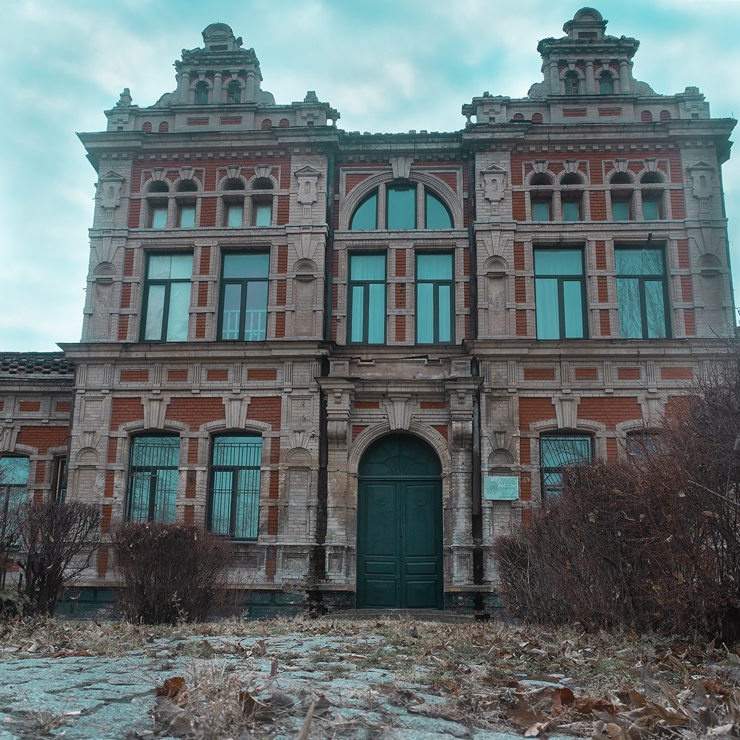 «Chortitza Mädchenschule» or «The Khortytsia Girls' School»