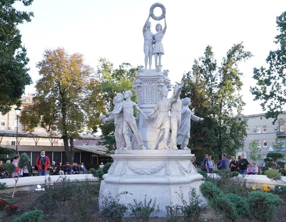 Оновлений сквер в Олександрівському районі