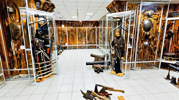 У одному з кращих музеїв зброї в Європі можна по-новому побачити історію людства