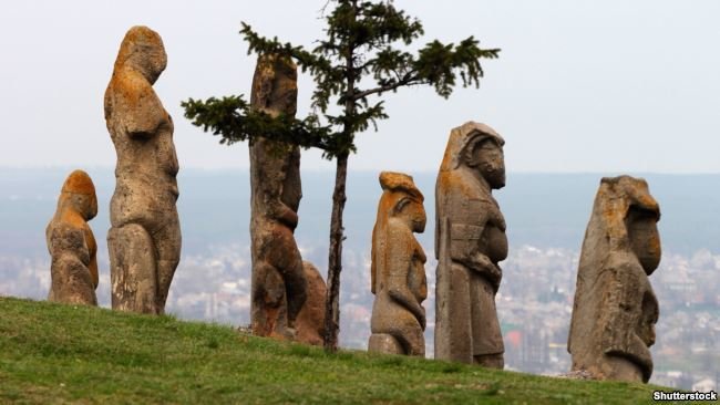 Кам'яні баби на острові Хортиця