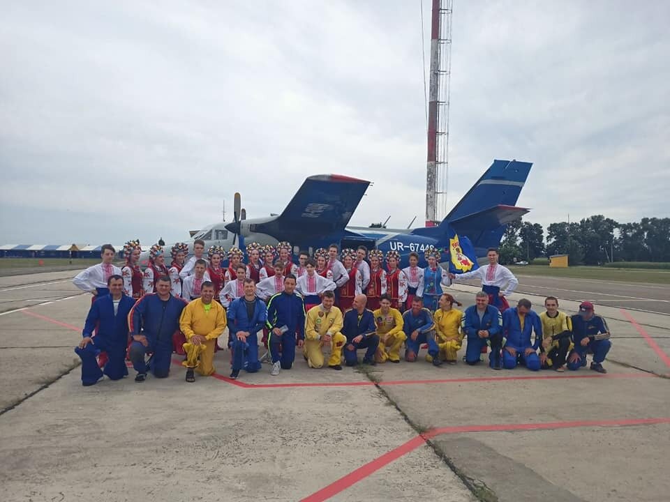 Відомі українці взяли участь у флешмобі до Дня Незалежності