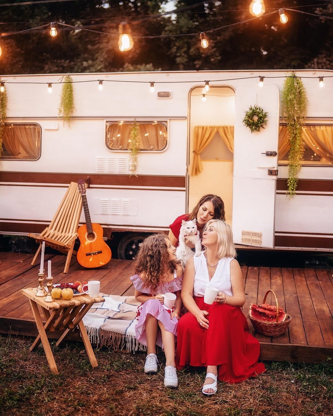 Нова фотозона у Запоріжжі. Кемпінг-трейлер