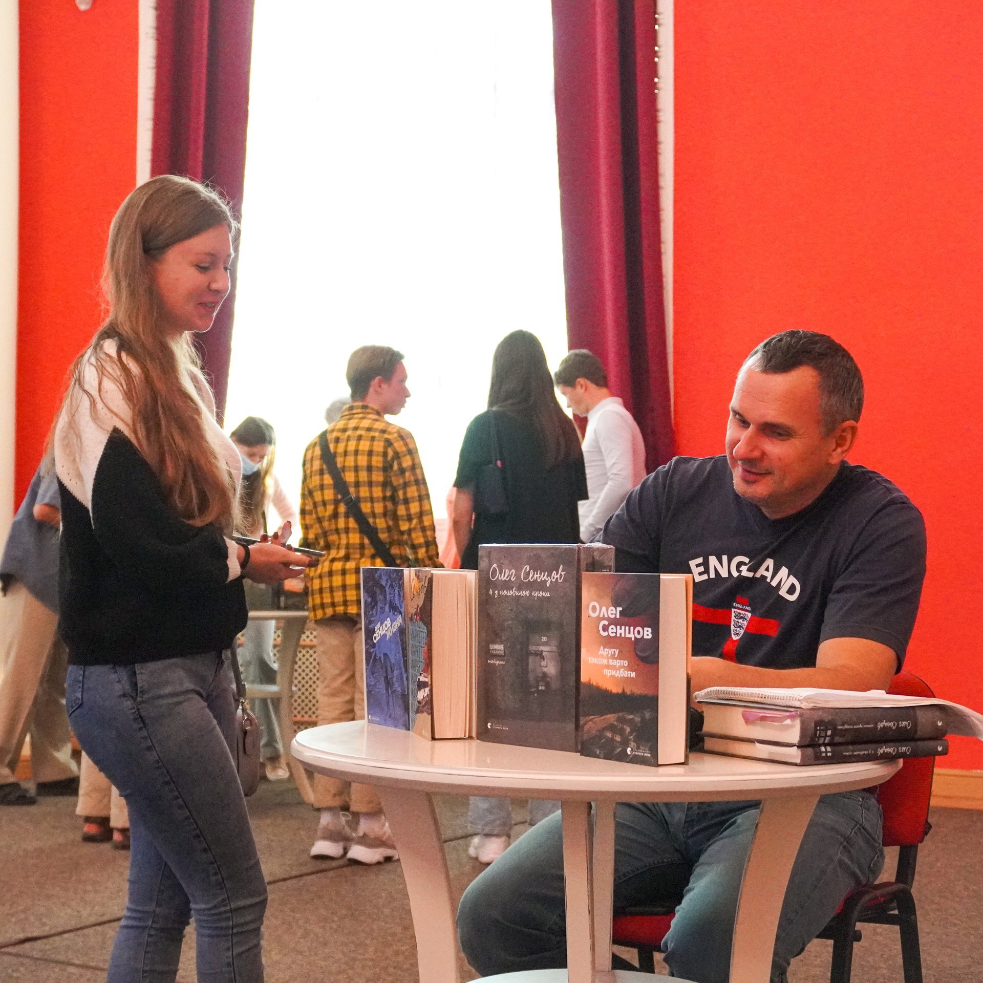 Зустріч Олега Сенцова з читачами у Запоріжжі