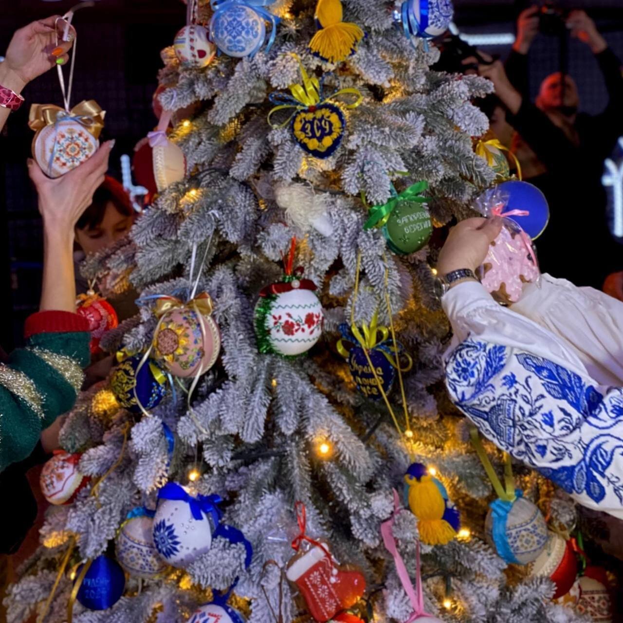 Унікальна новорічна ялинка у Незламному Хабі