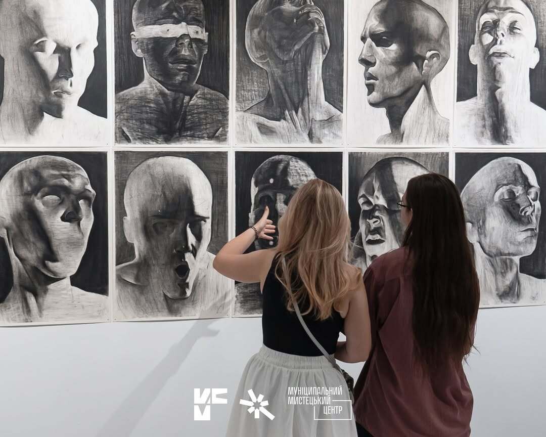 Відкриття мистецького проєкту «Між тріщин» Андрія Роїка