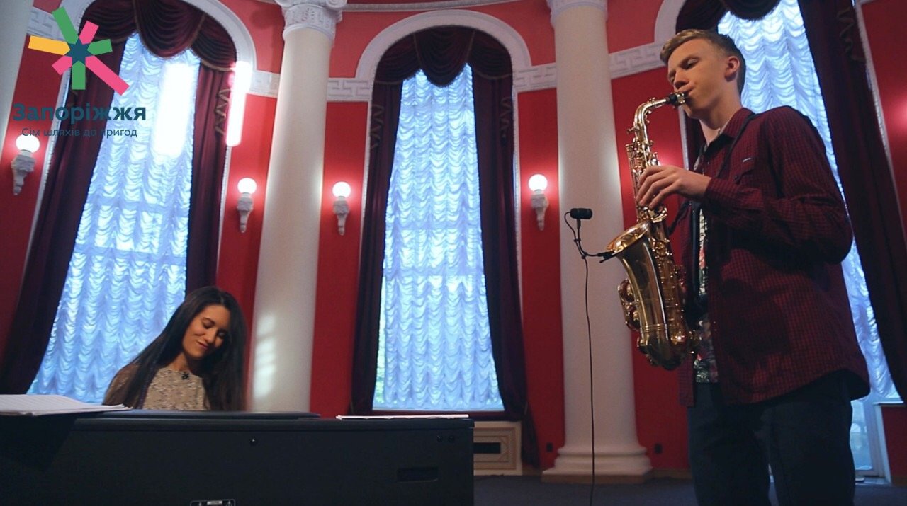 Марія Чайковська і талановитий учень музичної школи виконали спільний хіт у Запоріжжі
