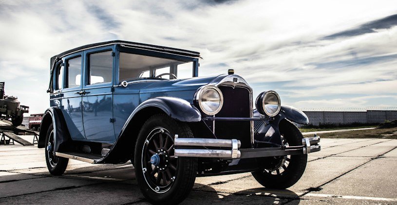 У Запоріжжі відкрився фестиваль ретро автомобілів