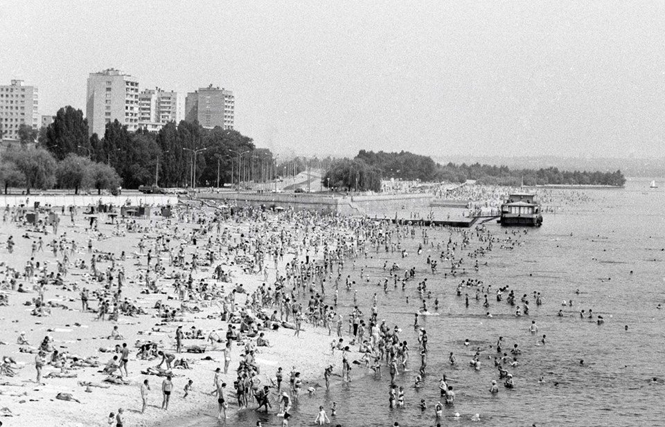 Опубліковано ретро-фото центрального пляжу Запоріжжя
