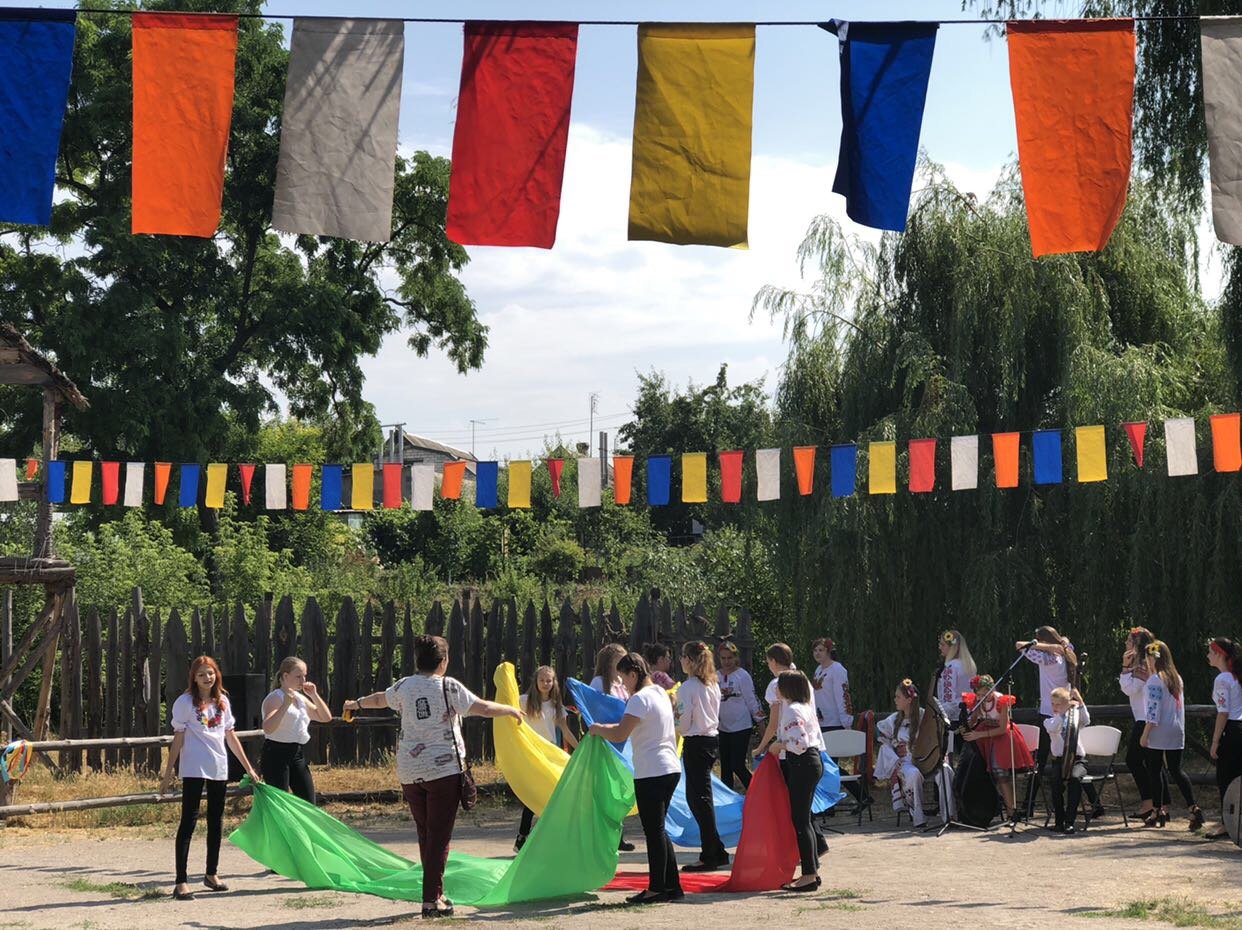 Біля Запорізького дуба з нагоди свята провели флешмоб