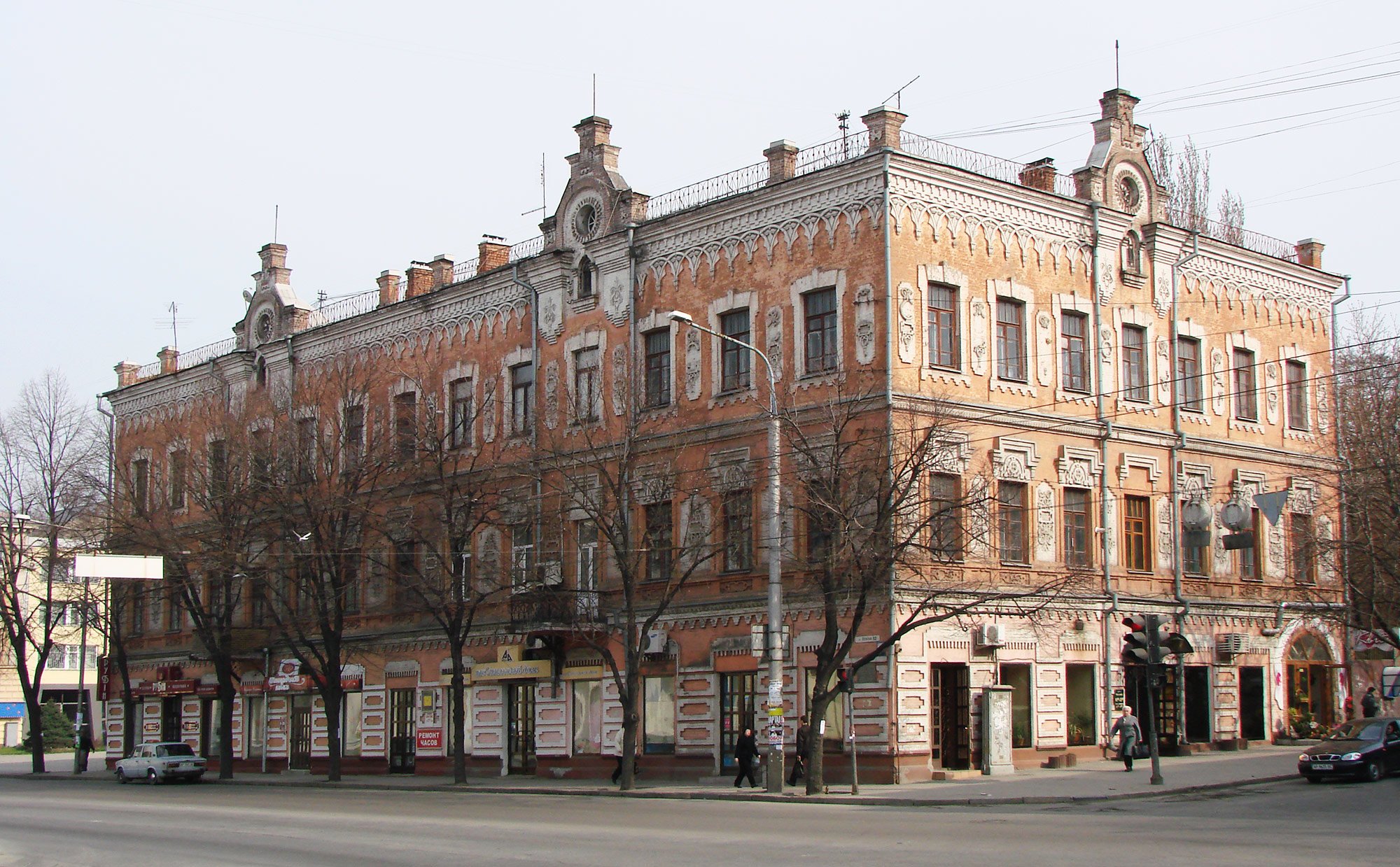 Найвищий дохідний будинок у центрі старого Запоріжжя