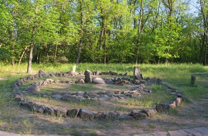 Запорізький Стоунхендж у центрі заповідного острова