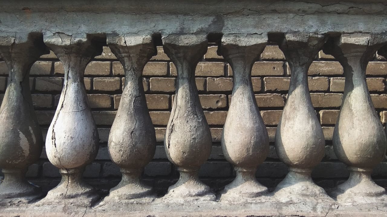 Фото: Античні перила запорізького будинку