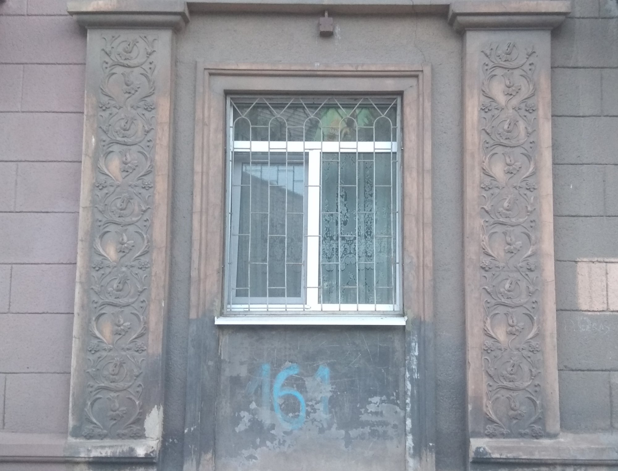 Фото: унікальний квітковий фасад будинків Запоріжжя