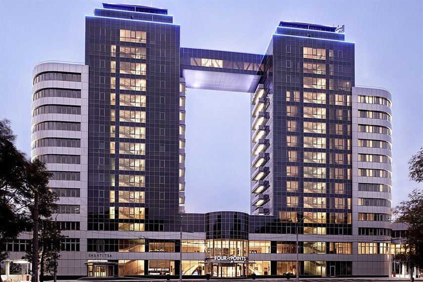 Хмарочос на березі запорізького Дніпра