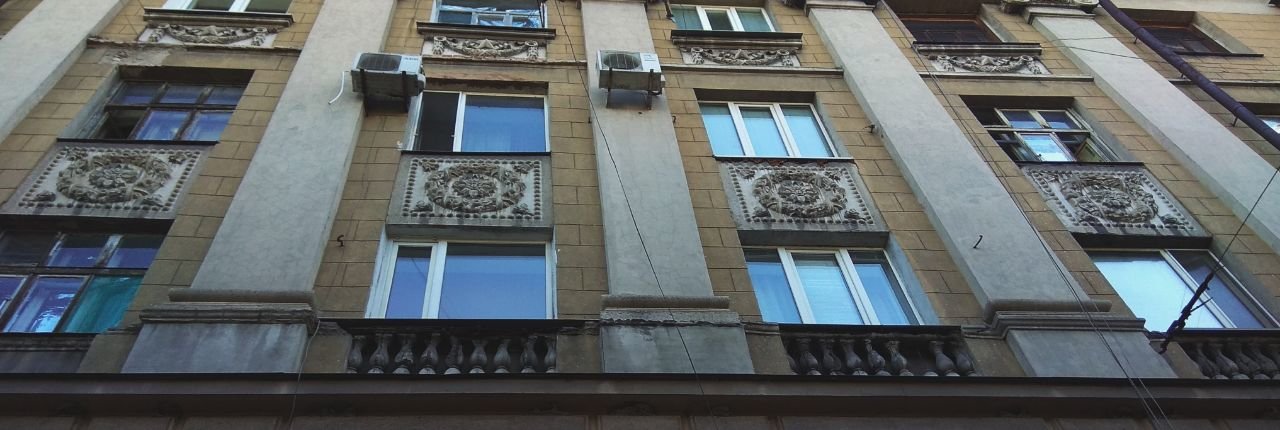 Фото: Унікальна квіткова ліпнина будинків у центрі Старого Запоріжжя