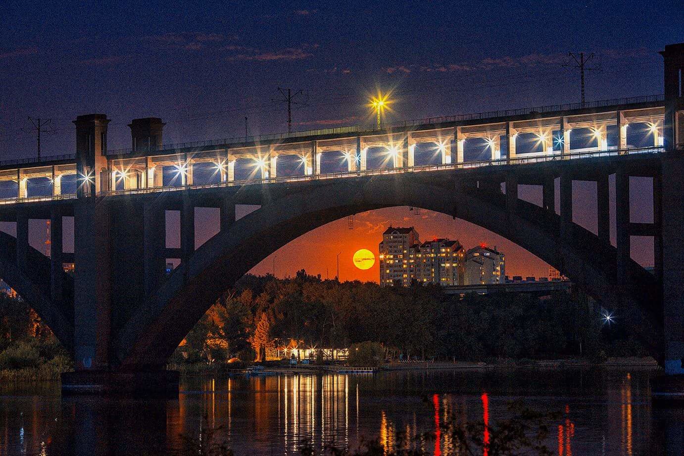 Фото дня: Нічне Запоріжжя