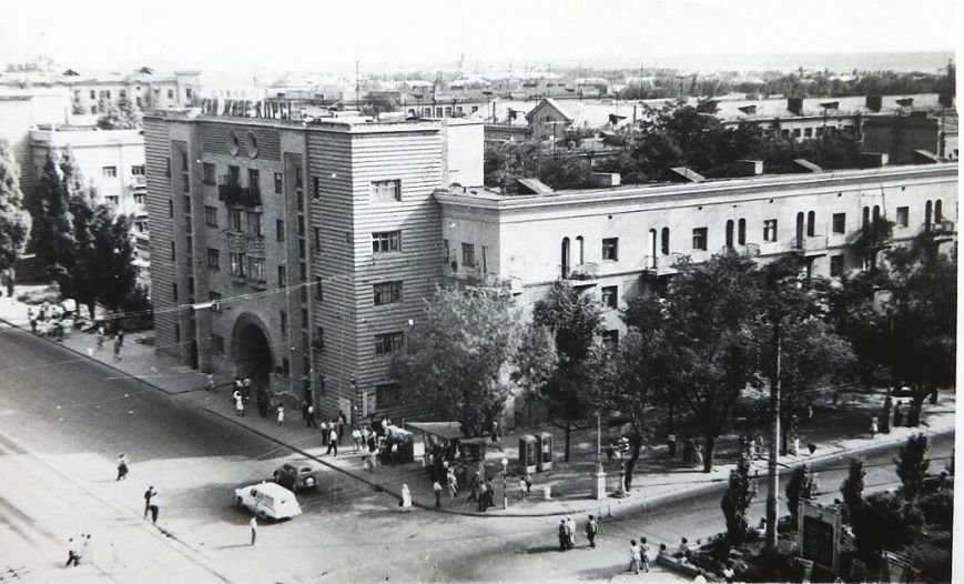 На проспекті Запоріжжя знаходяться «будинки-вставки»