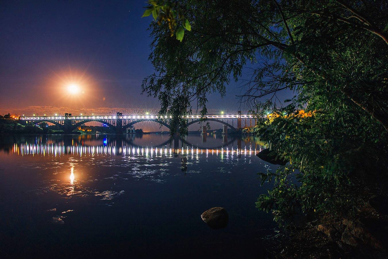 Фото дня: Ніч над запорізькою Хортицею