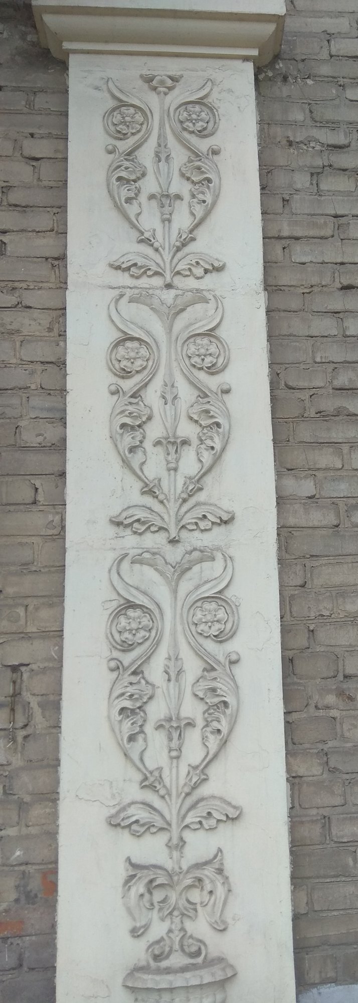 Фото: фасад будинку Запоріжсталі у Запоріжжі