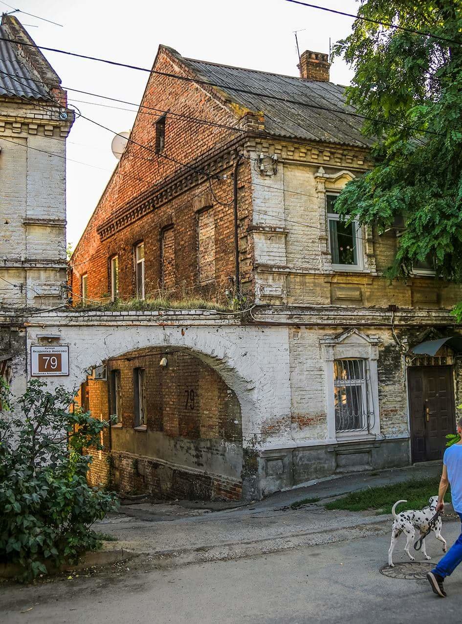 Фото: унікальні цегляні будинки Запоріжжя