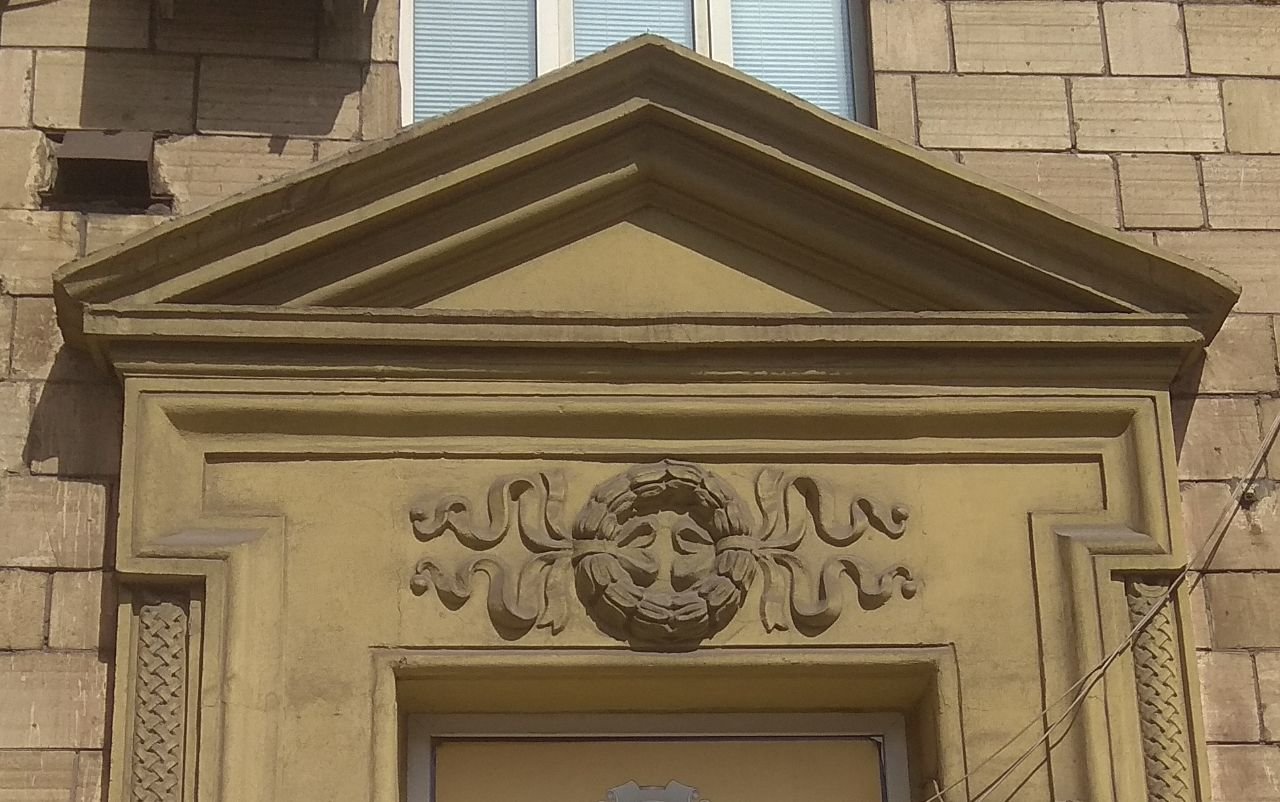 Фото: Унікальний вхід до запорізької пошти на площі Маяковського