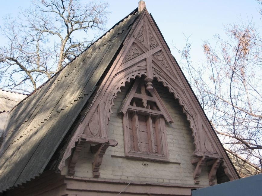 У Запоріжжі є будинок, біля даху якого в’ються дракони