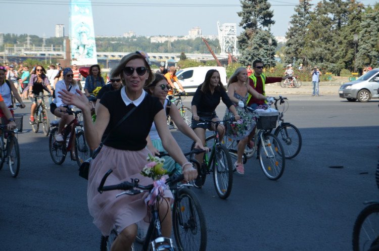 На велосипеді головною вулицею міста: учора у Запоріжжі пройшов унікальний велопарад