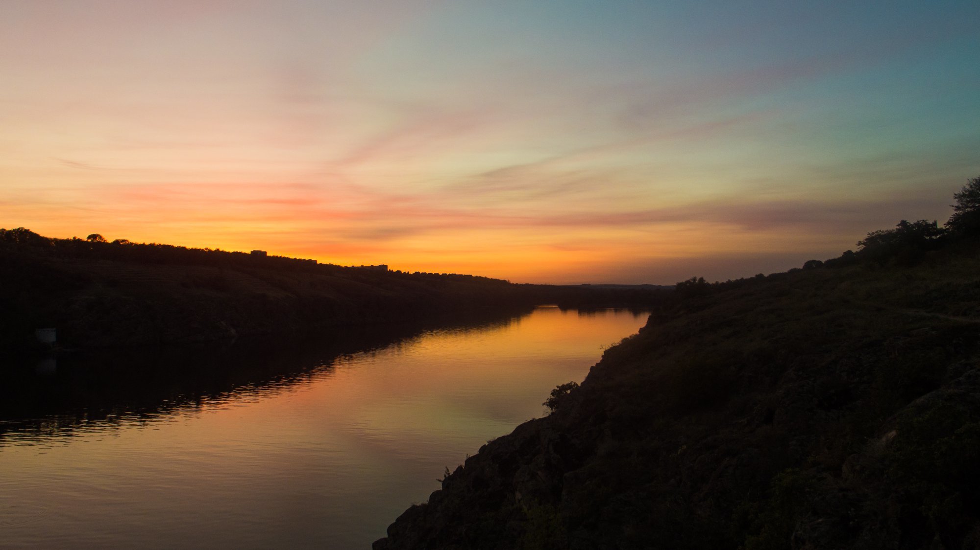 Фото: запорізька Хортиця вночі