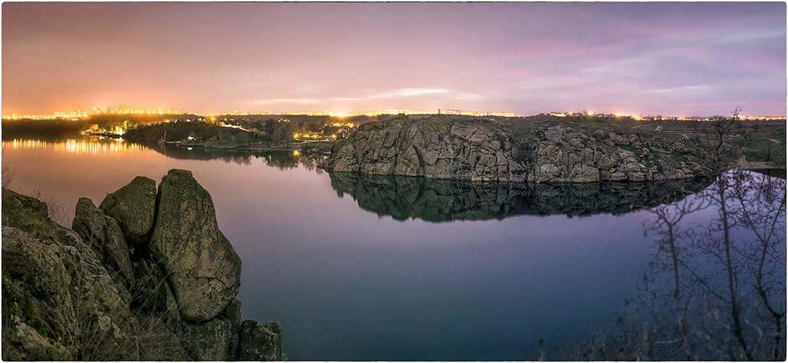 Фото: запорізька Хортиця у сяйві ліхтарів