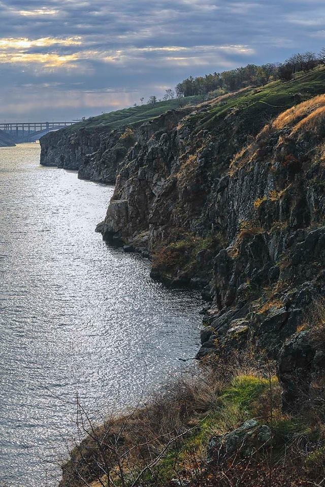 Фото: запорізький Дніпро восени