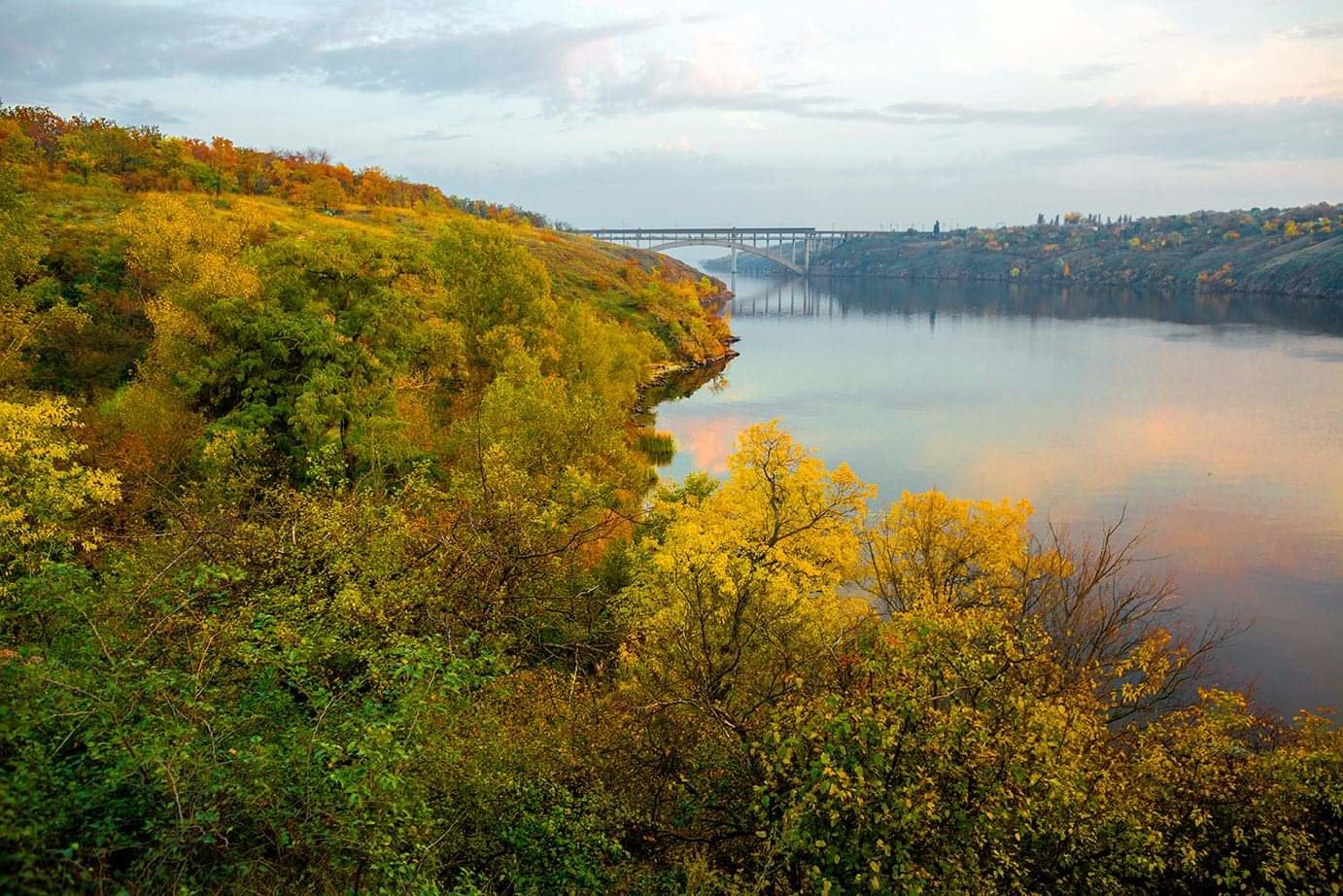 Фото: запорізький фотограф показав унікальний знімок Дніпра