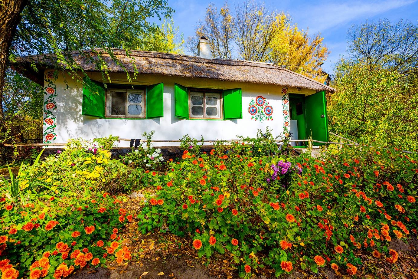 Фото: запорізький фотограф показав унікальний знімок будинку середньовічного поселення Протовче