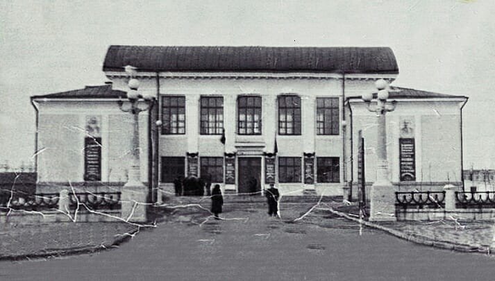 Фото: незмінність офісу ФК Металург на протязі 60 років у Запоріжжі