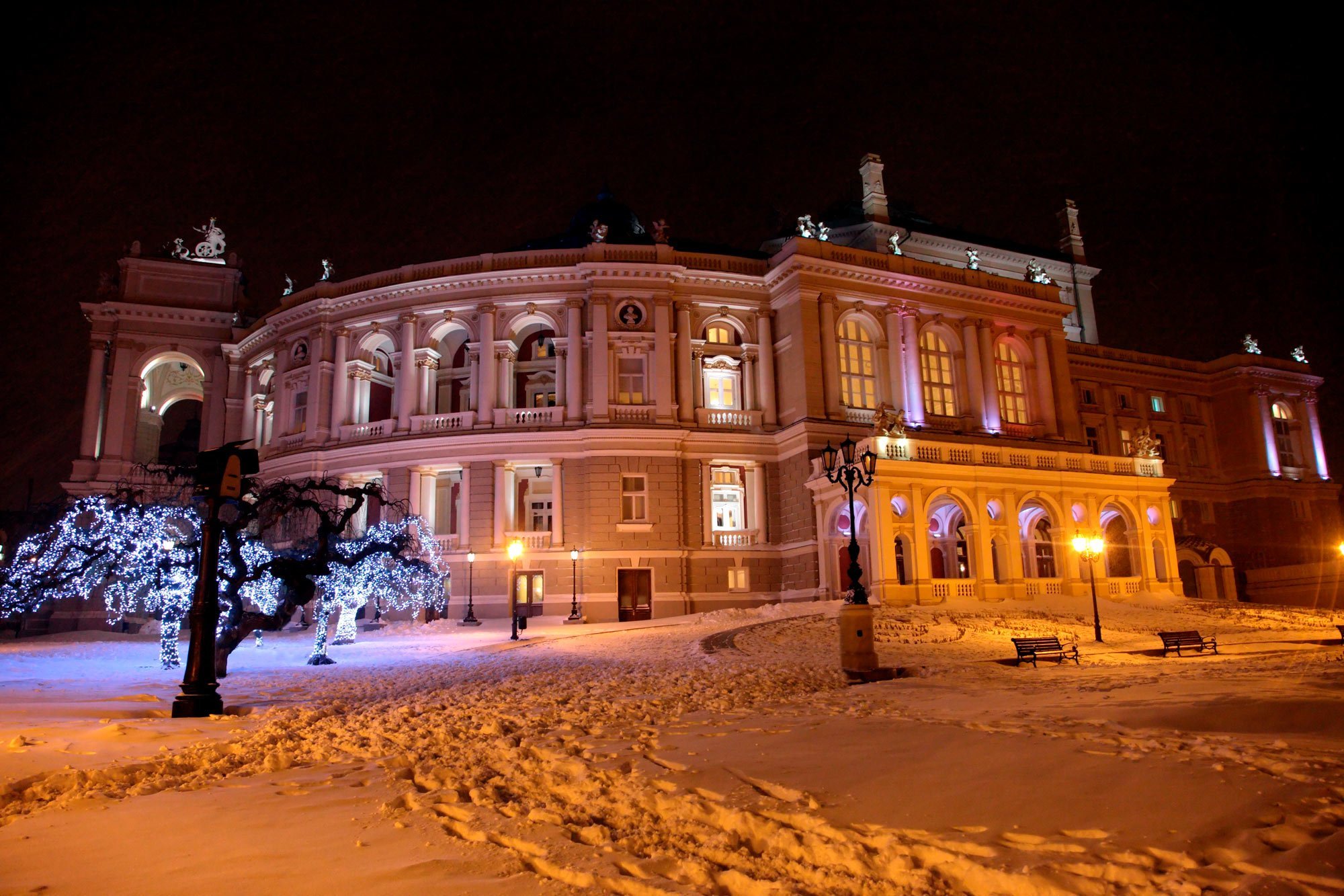 Віртуальна мандрівка оперними театрами України