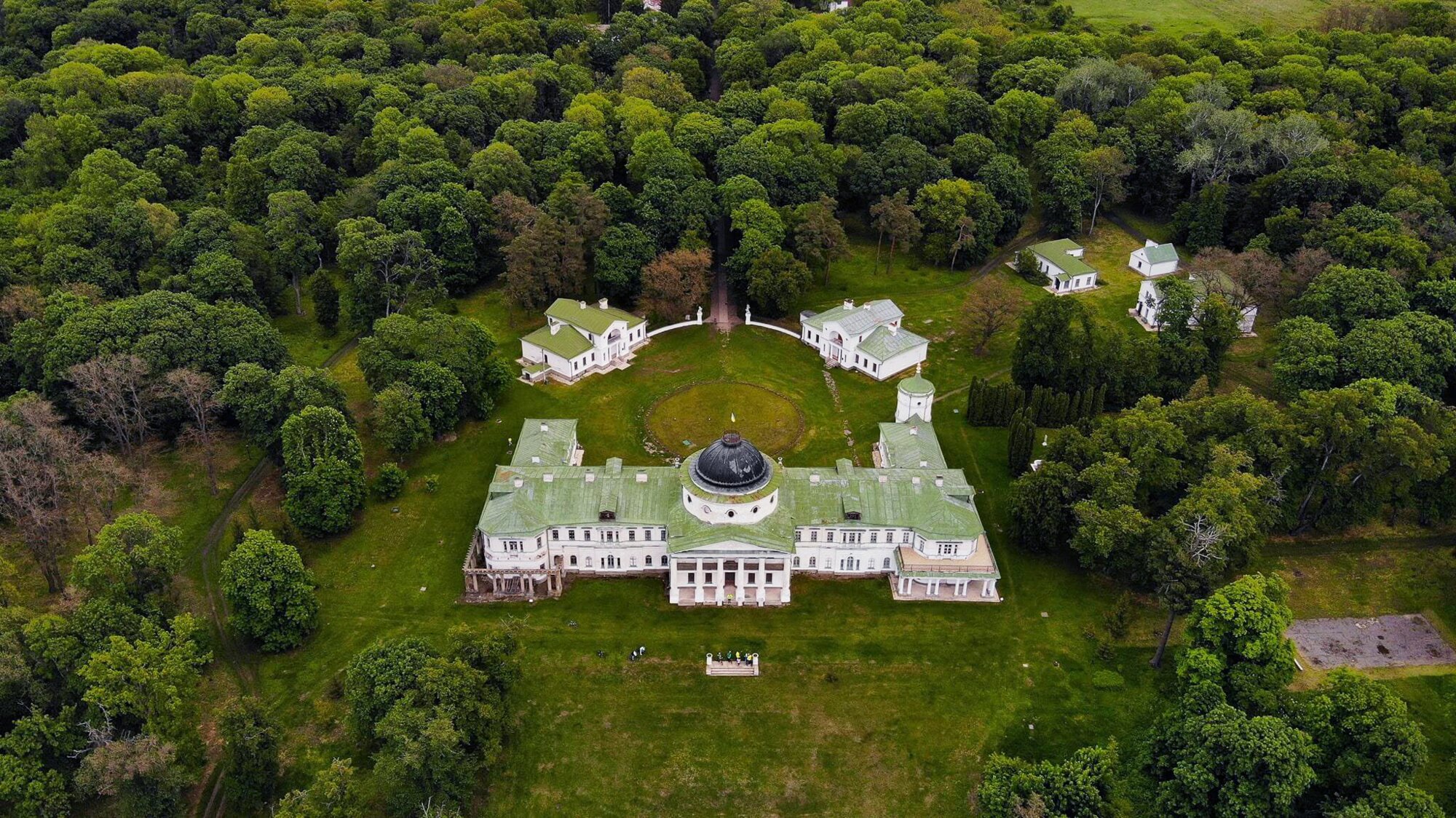 Дотик історії та краси: романтична мандрівка до заповідника «Качанівка»