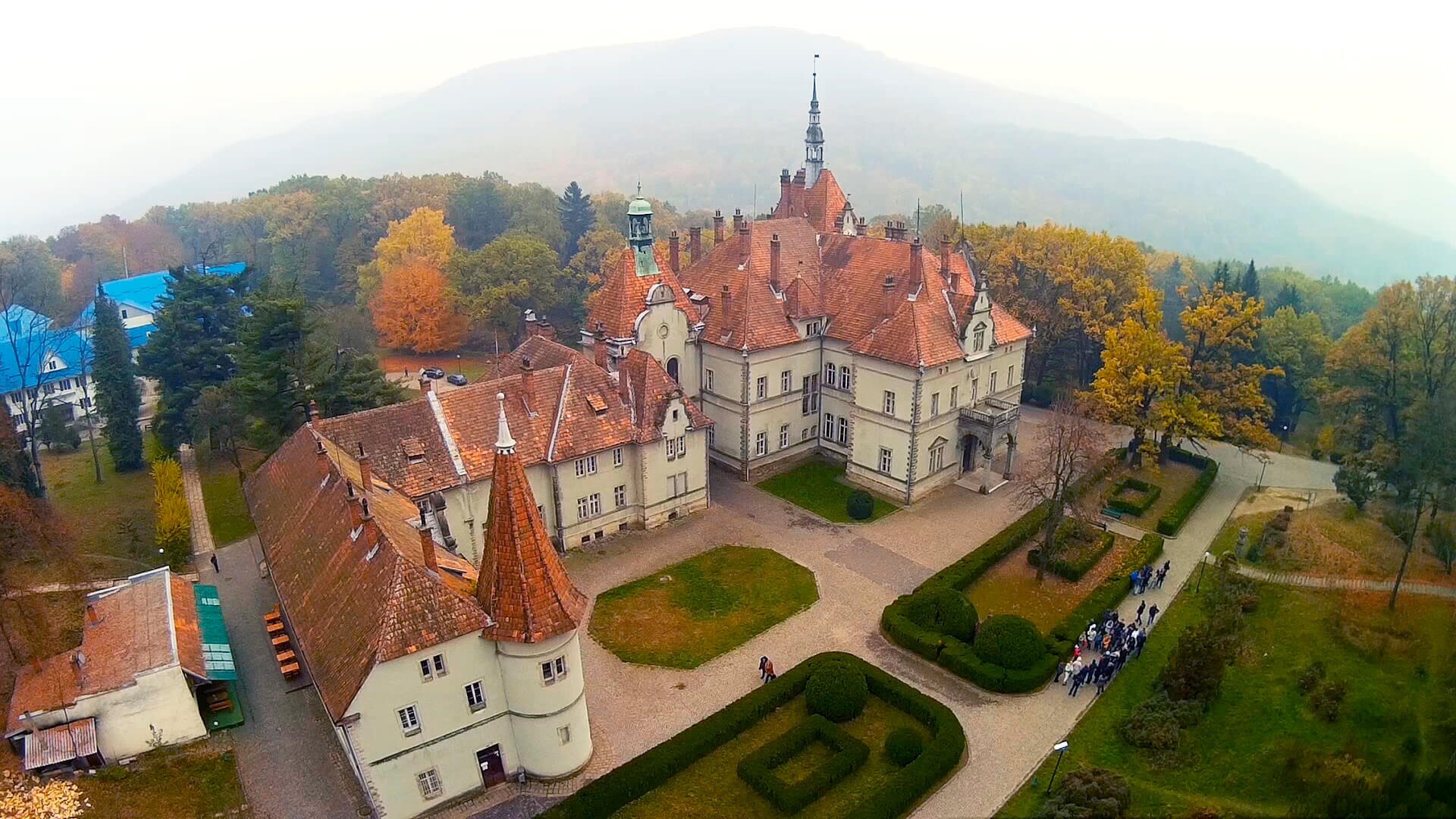 Ніч у замку: українські готелі в палацах та фортецях