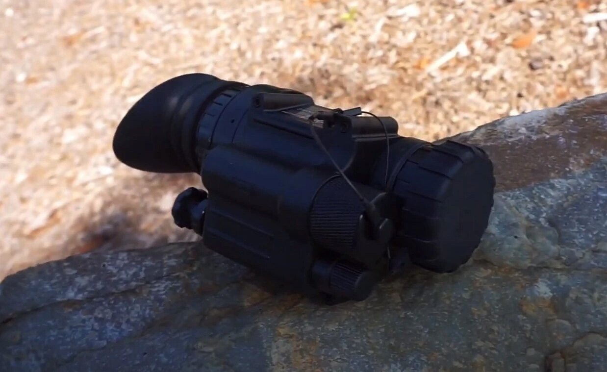 Освітіть темряву: Огляд та переваги монокуляра нічного бачення AGM PVS 14 NL1