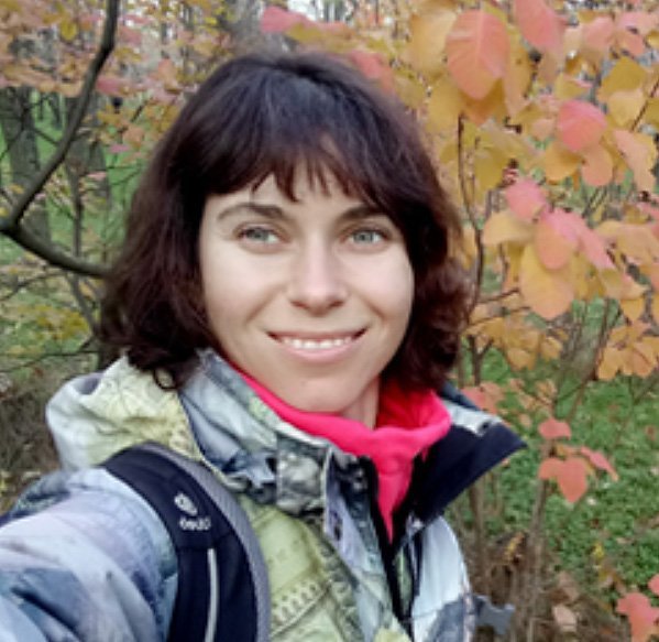 Альона Попова