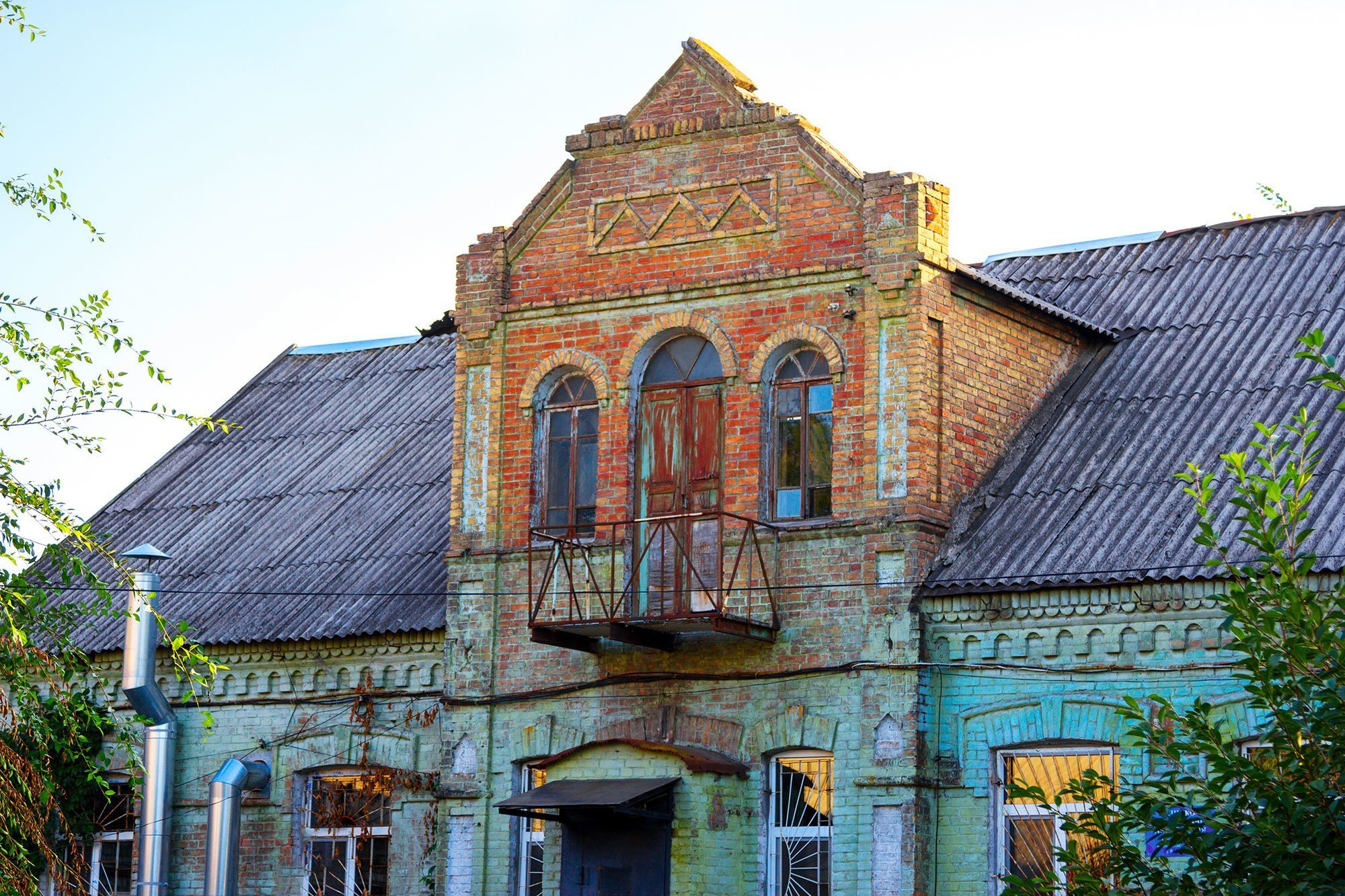 Колишній менонітський лікарняний комплекс