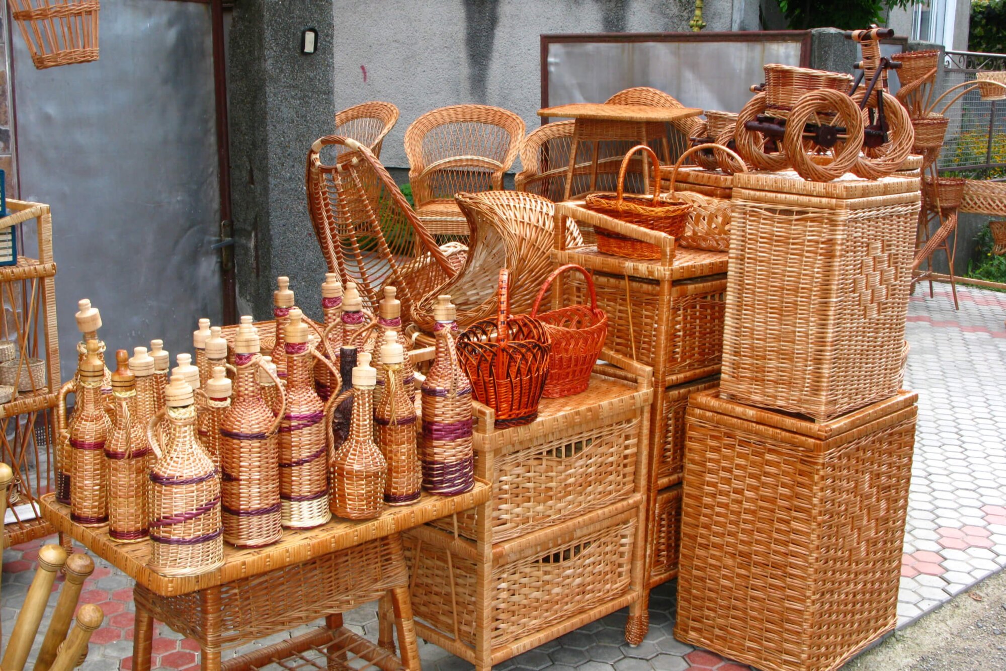 Ринок виробів із лози в селі Іза