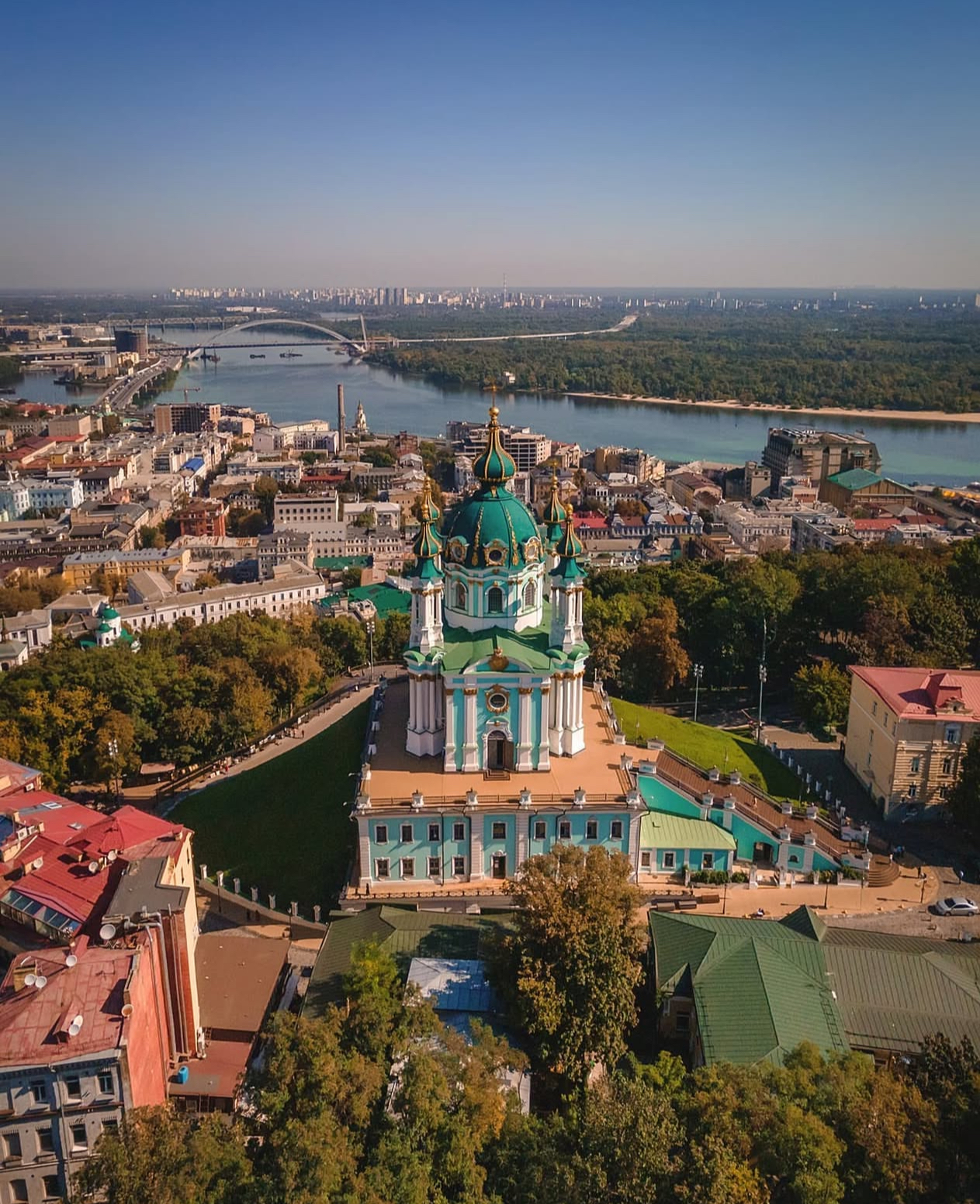 До Дня Києва у столиці проведуть безоплатні екскурсії: зануртеся в історію та відкрийте цікаві факти про улюблене місто