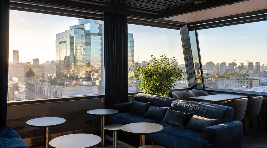 11 Mirrors Rooftop Restaurant & Bar