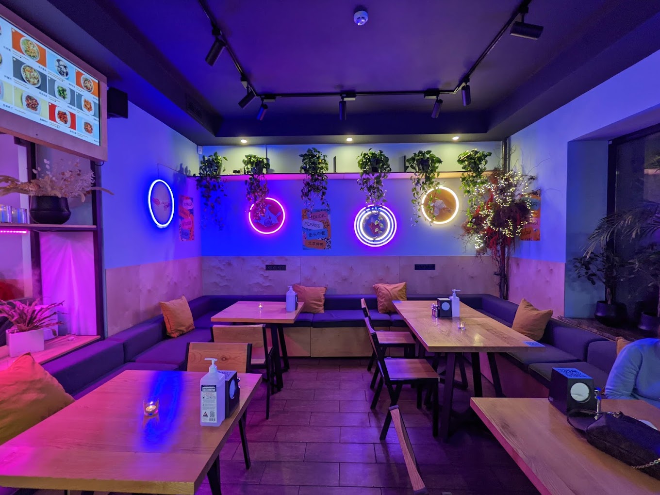 «Duck, Please» на Володимирській